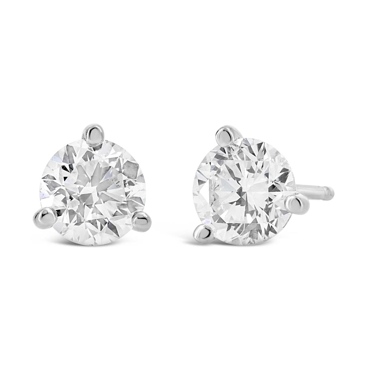 Looking for the perfect gift? Our clssic diamond studs check all the boxes!